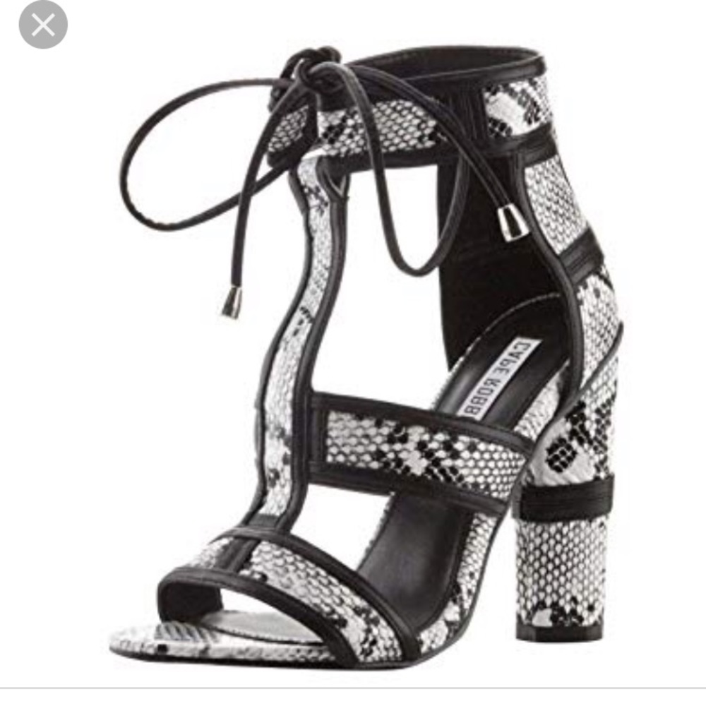 Cape Robbin Heals 👠